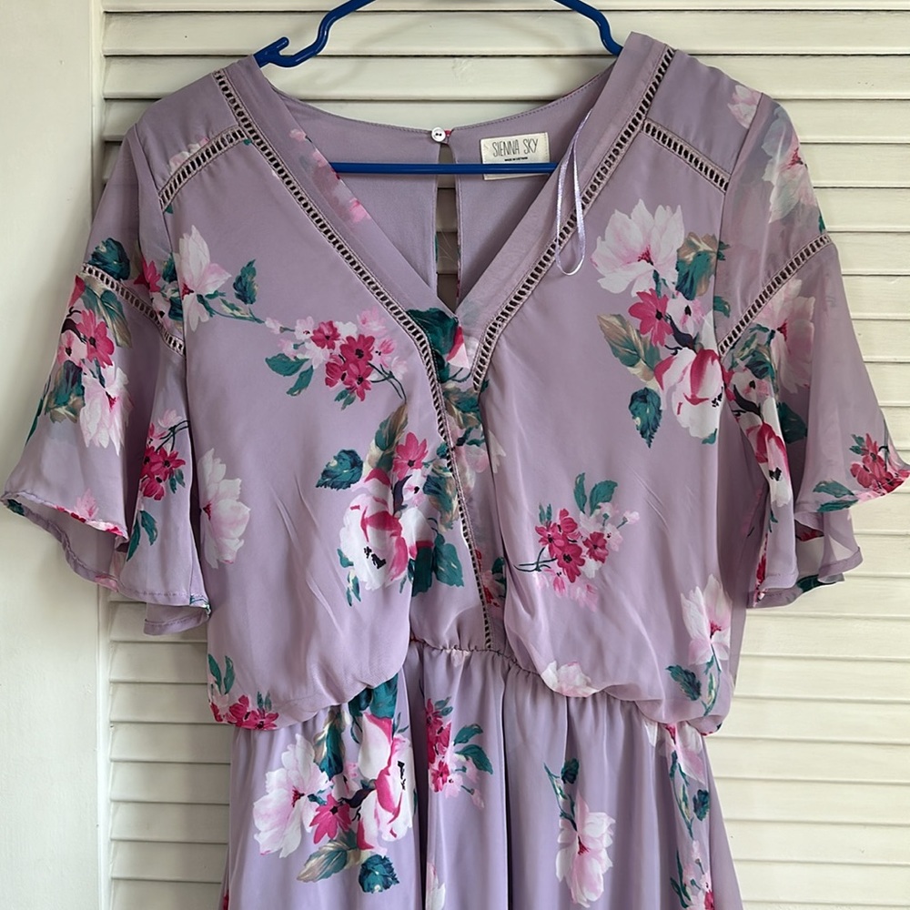Purple dress with flowers - Picture 2 of 4